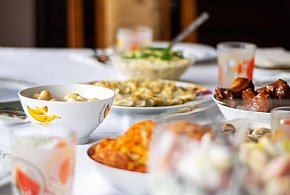 Polacy znów sięgną głębiej do kieszeni. Tyle wydają na świąteczne jedzenie-50196