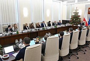 Rząd przyjął projekt ustawy o statusie osoby najbliższej w związku-50655