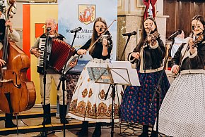 Wspólne kolędowanie z Kapelą na Obyrtkę (foto)-50917