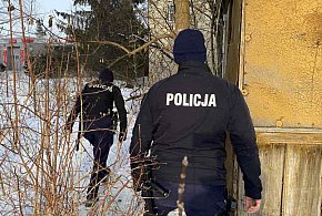 Policja sprawdza miejsca, gdzie przebywają osoby bezdomne-50929