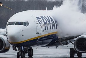 Trudne, zimowe warunki spowodowały utrudnienia w transporcie kolejowym i lotniczym-50998