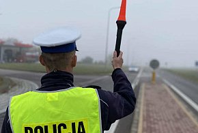 Kierowca Toyoty poszukiwany po ucieczce przed policją i kolizji