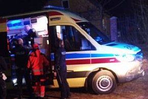 Nie tylko strażacy. Obiektem ataku byli też policjanci