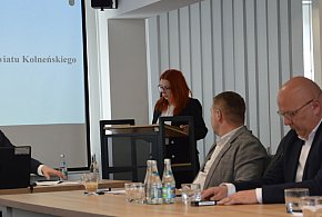 Więcej czytelników korzysta ze zbiorów biblioteki powiatowej