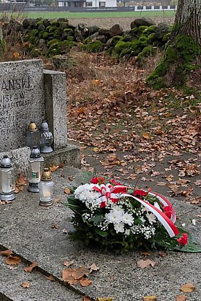 Kwiaty dla żołnierzy w gminie Stawiski-5685