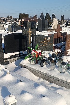 Cmentarz w Kolnie zimą-5873