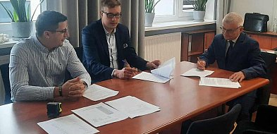 Władze gminy podpisały umowę na odbiór odpadów-49004