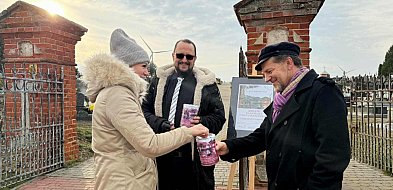 Rekordowa suma zebrana na remont bramy cmentarza w Grabowie-49079