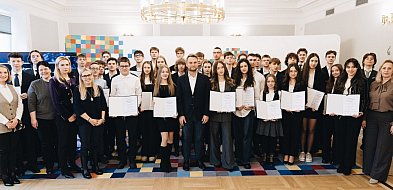 Zarząd województwa nagrodził najlepszych podlaskich uczniów-49848