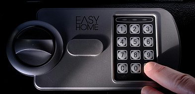 Zabezpieczenie wartości w domu – co oferują nowoczesne sejfy?-50010