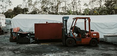 Widły do palet w nowoczesnej logistyce i produkcji – gdzie kończy się standard