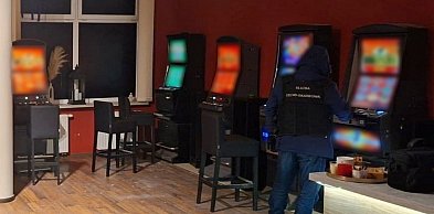 Aż 13 nielegalnych automatów do gier przejętych przez KAS w Łomży