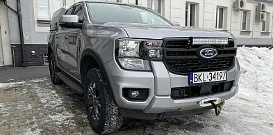 Nowe auta kolneńskiej Policji: Fordy oraz  Suzuki S-Cross i Skoda Octavia