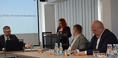 Więcej czytelników korzysta ze zbiorów biblioteki powiatowej