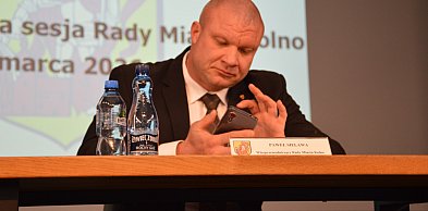 Kolno: Na sesji miejskiej o ławeczkach (materiał wideo)