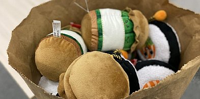 Kobieta wyłudziła z supermarketu ponad 100 maskotek
