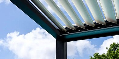 Pergole lamelowe i carporty aluminiowe: jak nowoczesne rozwiązania zmieniają polsk