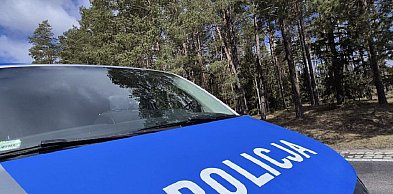 Turystka zgubiła się w lesie. Z pomocą przyszli jej policjanci