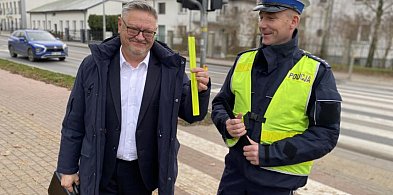 Burmistrz Kolna promuje odblaski-49623