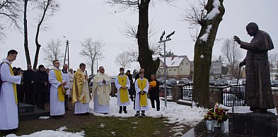 Uroczyste odsłonięcie i poświęcenie pomnika św. Jana Pawła II-49833