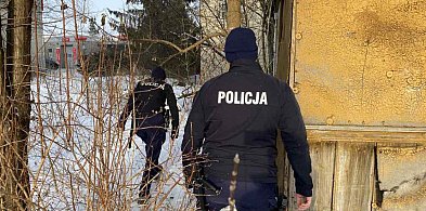Policja sprawdza miejsca, gdzie przebywają osoby bezdomne-50929