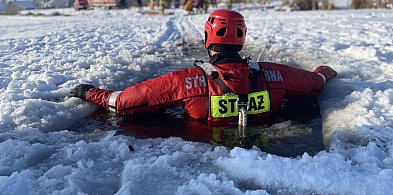Załamał się lód. Policja już wie, jak skutecznie zareagować