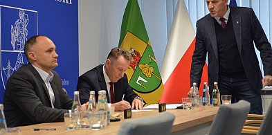 Nici ze spotkania starosty z radnymi. Kiedy sesja nadzwyczajna w powiecie?