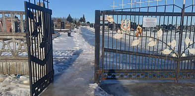 Uwaga! Ślisko na kolneńskim cmentarzu