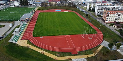 Fotowoltaika z magazynami energii na basenie i stadionie