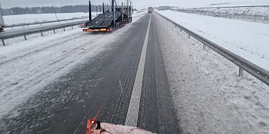Trudne warunki na drogach. Służby pracują-49665