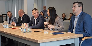 Kolejni radni zabierają głos w sprawie szpitala