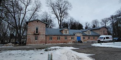 Remont zabytkowego Dworku w Grabowie nabiera tempa