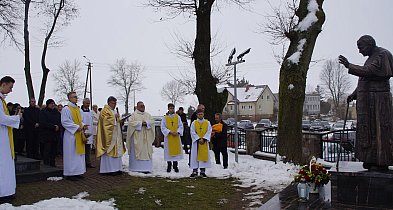 Uroczyste odsłonięcie i poświęcenie pomnika św. Jana Pawła II-49833