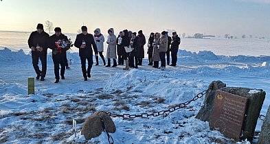 Hołd dla powstańców styczniowych w Czerwonem (fotorelacja)