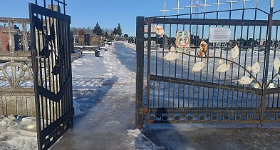 Uwaga! Ślisko na kolneńskim cmentarzu