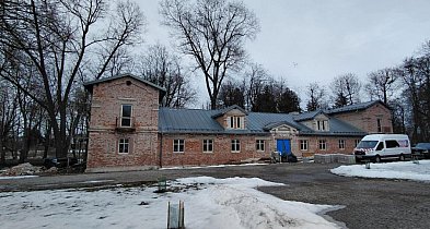 Remont zabytkowego Dworku w Grabowie nabiera tempa