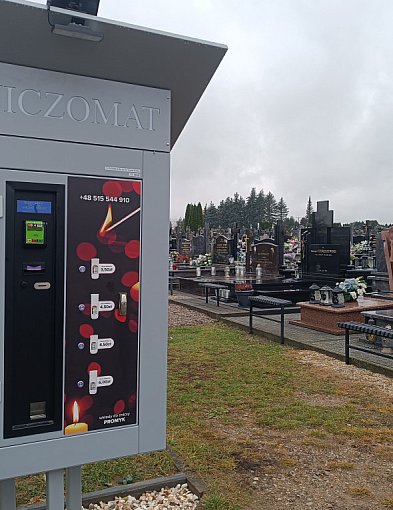 Na kolneńskim cmentarzu pojawił się zniczomat-48938