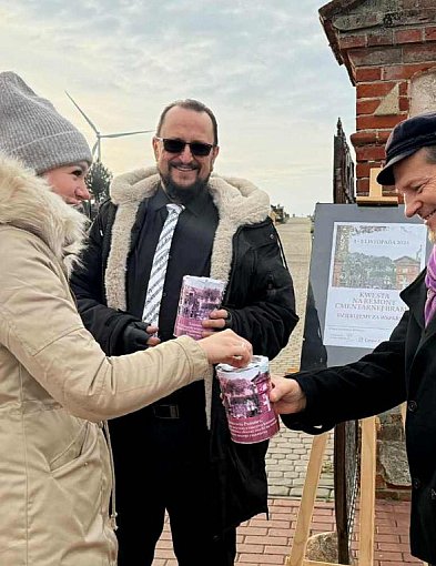 Rekordowa suma zebrana na remont bramy cmentarza w Grabowie-49079