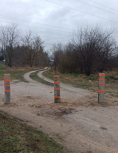 Droga na cmentarz w Kolnie zablokowana-50175