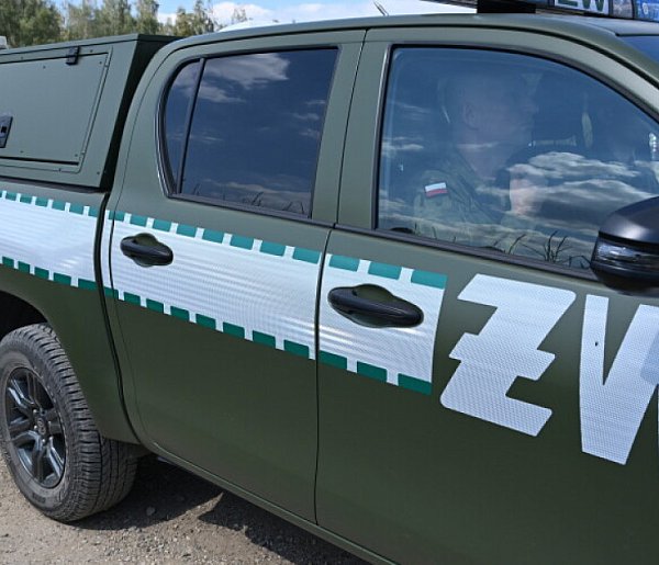 ŻW pracuje na miejscu znalezienia przedmiotu przypominającego wyrzutnię -47642
