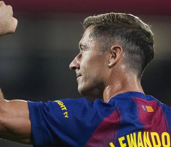 Dwa gole Lewandowskiego, Barcelona rozbiła Valencię -47675