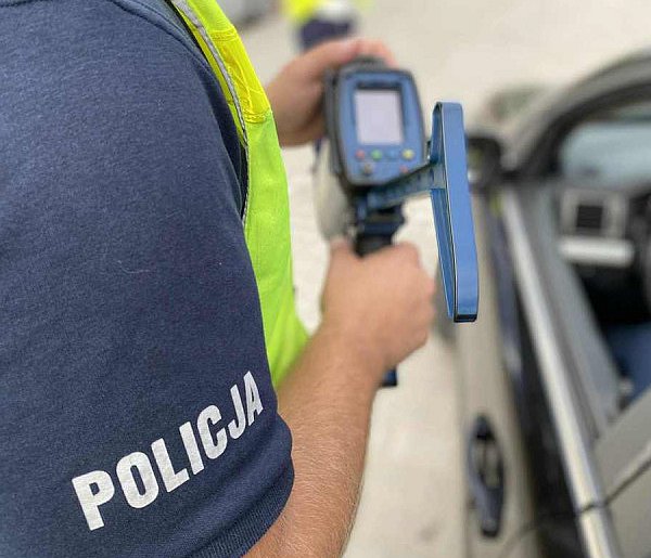 Mandat i utrata prawka za przekroczenie prędkości-48456