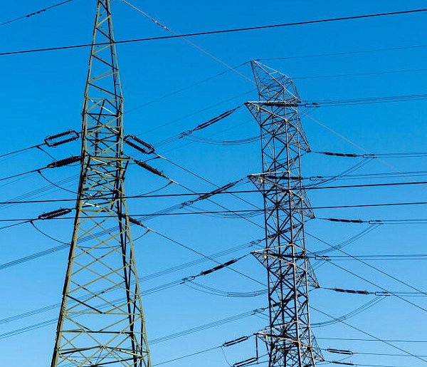 Ceny prądu w Polsce w I połowie roku jednymi z najszybciej rosnących w UE-48907