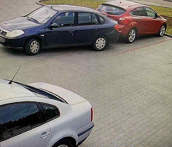 58-latka uderzyła w zaparkowane auto i odjechała-49106
