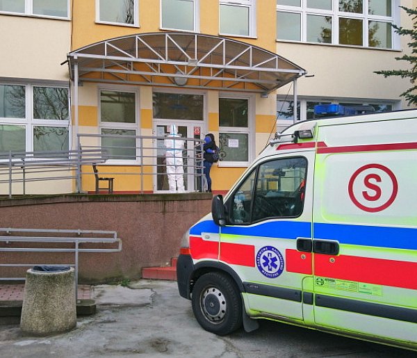 Niektóre szpitale przesuwają planowane operacje-49109