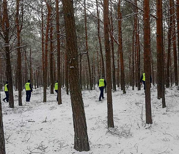 Zaginął mężczyzna, który wybrał się do pobliskiego lasu-49653