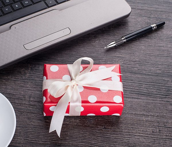 Świąteczna paczka może stać się problemem. Skarbówka patrzy z ukrycia-49744