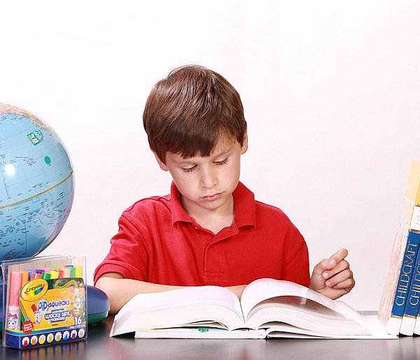 Oświetlenie dziecięcego biurka – jak wybrać odpowiednią - 49725