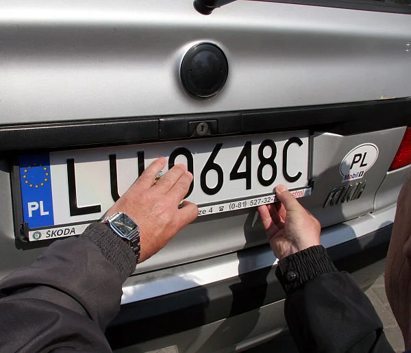 Wyższe opłaty za wydanie dowodów i tablic rejestracyjnych-49946