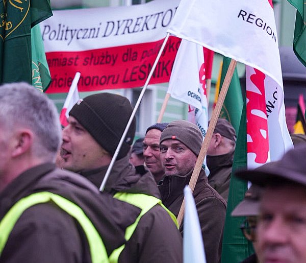Białystok/ Manifestacja w obronie Lasów Państwowych i przemysłu leśno-drzewnego-49975